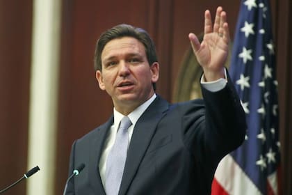 Ron DeSantis ha impulsado varias medidas contra los indocumentados que viven en Florida