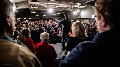 Ron DeSantis participa como "invitado" del súper PAC Never Back Down, que apoya la candidatura del gobernador de Florida