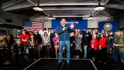 Ron DeSantis participa como "invitado" del súper PAC Never Back Down, que apoya la candidatura del gobernador de Florida