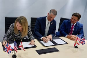 DeSantis firmó un nuevo acuerdo espacial entre Florida y el Reino Unido