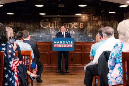Ron DeSantis participó en un evento en el pub irlandés Culhane’s en Jacksonville, Florida, el jueves 7 de septiembre de 2023