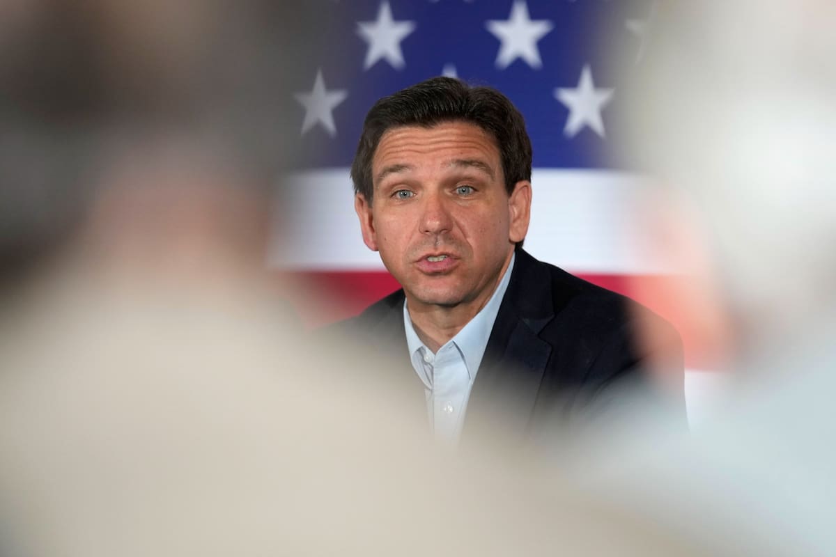 Ron DeSantis podría ser el futuro Secretario de Defensas y dirigir el Pentágono (Foto AP /Robert F. Bukaty)