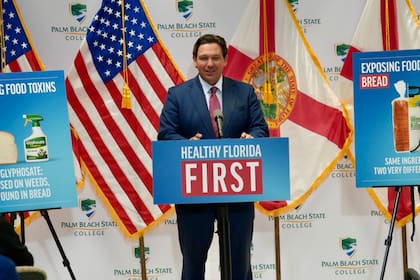 Ron DeSantis presentó el programa Healthy Florida First junto a la primera dama, Casey DeSantis