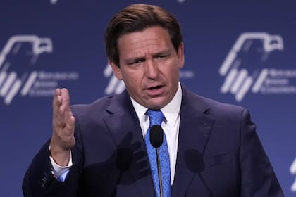 Ron DeSantis propuso sanciones severas para el tráfico de personas