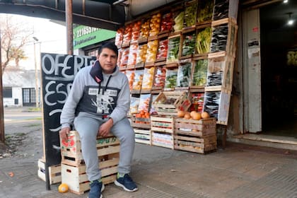 Ronald es verdulero y en ningún momento supo qué cantidad de dinero había en el bolso que había guardado en su local