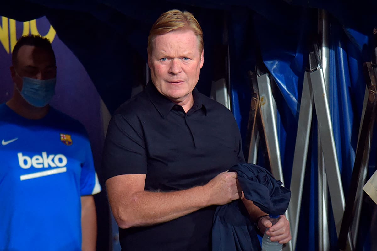 Ronald Koeman, entrenador de Barcelona, sabe que su trabajo corre peligro; una derrota ante el campeón de LaLiga, Atlético de Madrid, podría sentenciar su suerte y provocar un cambio de rumbo en el banco de suplentes del equipo catalán.