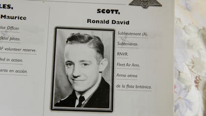 Ronald (Ronnie) Scott, oriundo de Villa Devoto y socio del Hurlingham Club, quien combatió voluntariamente en la segunda guerra mundial