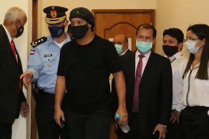 Ronaldinho quedó en libertad tras haber estado casi seis meses detenido en Paraguay