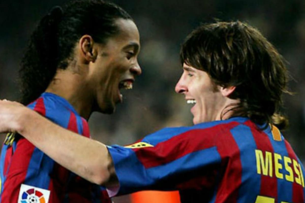 Ronaldinho y Lionel Messi compartieron la delantera de Barcelona desde 2003 a 2008
