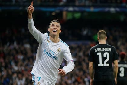Ronaldo convirtió dos goles ante PSG y llegó a los 101 con la camiseta merengue