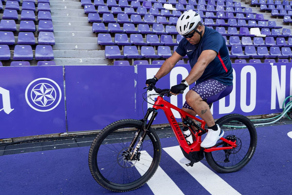 Ronaldo cumplió su promesa y arrancó el recorrido de 500 kilómetros en bicicleta por el Camino de Santiago desde Valladolid.