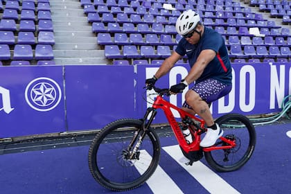 Ronaldo cumplió su promesa y arrancó el recorrido de 500 kilómetros en bicicleta por el Camino de Santiago desde Valladolid.