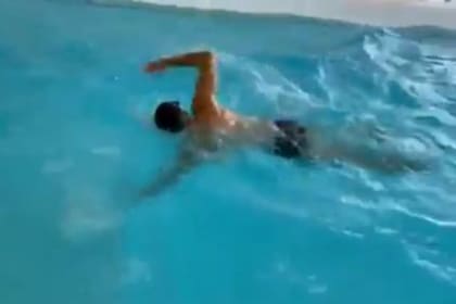 Ronaldo se rehabilita de su lesión en la pileta