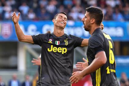 Ronaldo se ríe junto a Khedira, autor de un gol