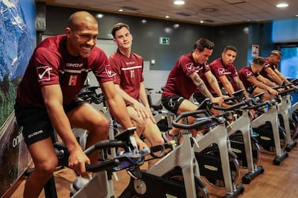 Rondón y algunos de sus compañeros, ejercitándose en el hotel de Madrid donde se aloja la selección de Venezuela.