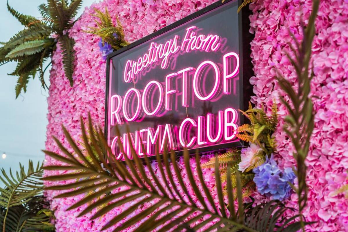 Rooftop Cinema Club ofrece una experiencia que promete ser más que ir a ver una película en Miami