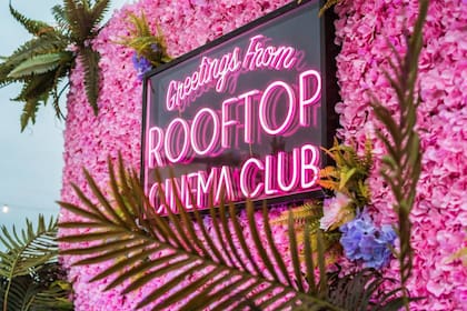 Rooftop Cinema Club ofrece una experiencia que promete ser más que ir a ver una película en Miami