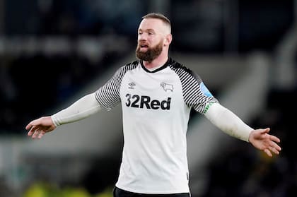 Rooney, de 35 años, firma un contrato de dos años y medio, hasta 2023 como DT