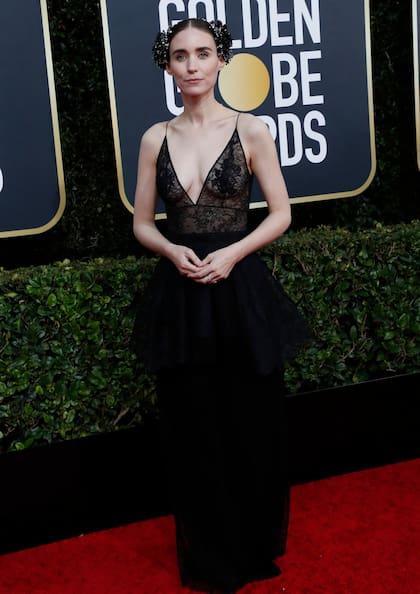 Rooney Mara posó sin Joaquin Phoenix