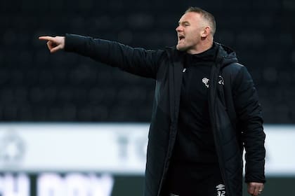 Rooney se retira como jugador pero seguirá dirigiendo a Derby County