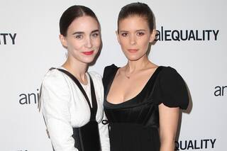 La adinerada, discreta y muy católica familia de Rooney Mara