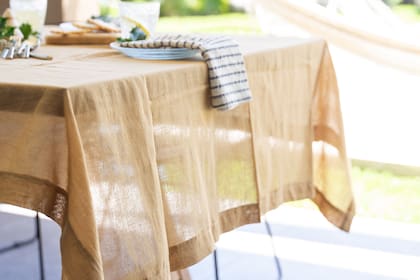 Ropa de cama, mantelería, almohadones, alfombras y textiles que suman calidez a cada ambiente de la casa.