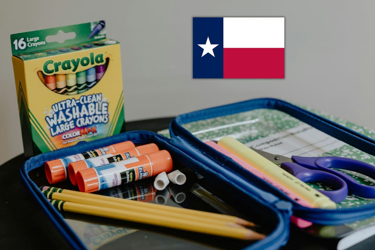 Ropa, mochilas y útiles escolares que cuesten menos de US$100 estarán exentos de impuestos durante tres días (Unsplash/Kelly Sikkema)