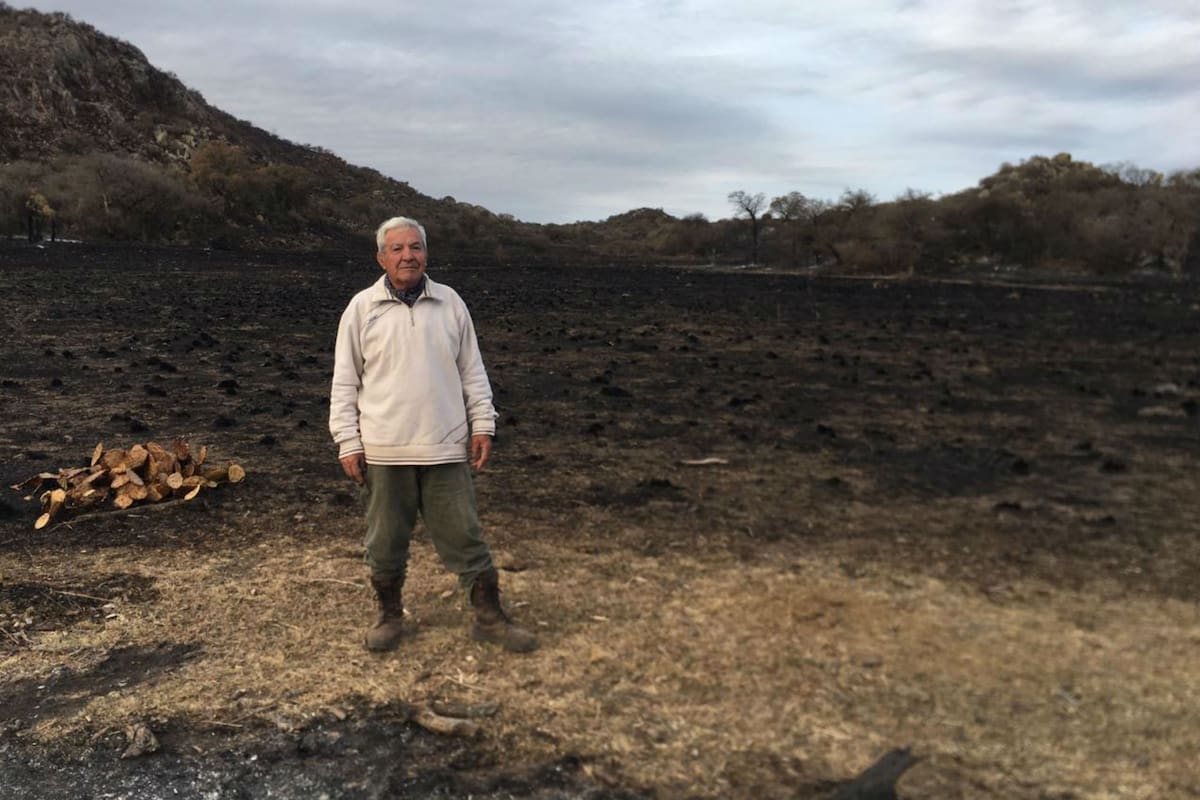 Roque Ozan perdió cientos de hectáreas de pasturas en el incendio de Córdoba