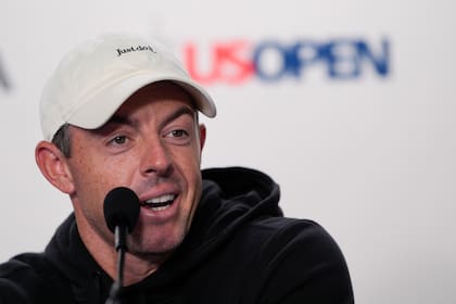 Rory McIlroy, de Irlanda del Norte, habla durante una conferencia de prensa en el Abierto de Golf de Estados Unidos, el martes 11 de junio de 2024, en Pinehurst, Carolina del Norte (AP Foto/Matt York)