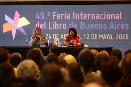 Rosa Montero presentó "Animales difíciles" junto con Hinde Pomeraniec