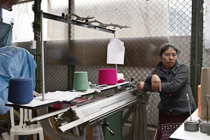 Rosa trabaja para Carcel en una prisión de las afueras de Cusco, hace remeras y está aprendiendo a fabricar suéters tejidos