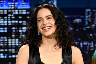 Rosalía con Jimmy Fallon: de la vez que no la dejaron entrar a una iglesia a por qué se esconde de su guardaespaldas