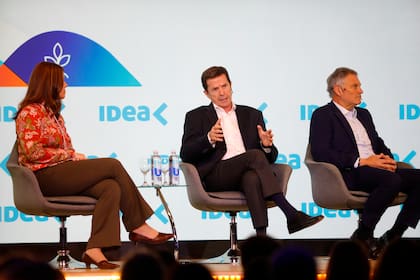 Rosana Cordero, CEO en Cordero; Ricardo Markous, CEO de Tecpetrol; y Salvador Muñoz, presidente de Hijos de Salvador Muñoz