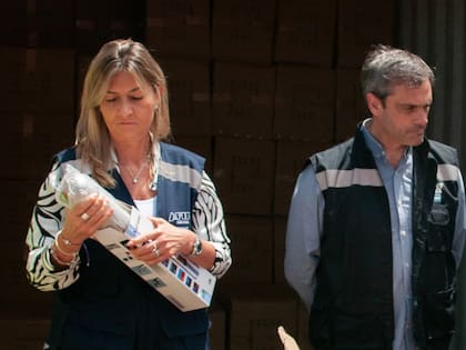 Rosana Lodovico, en un operativo de la Aduana, junto con su exjefe Guillermo Michel