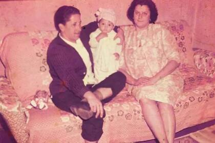 Rosângela Serra Paraná (en el centro) con Odyr de Paiva Paraná y Nilza da Silva Serra