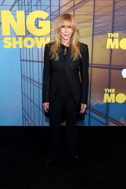 Rosanna Arquette, súper casual con un blazer a rayas