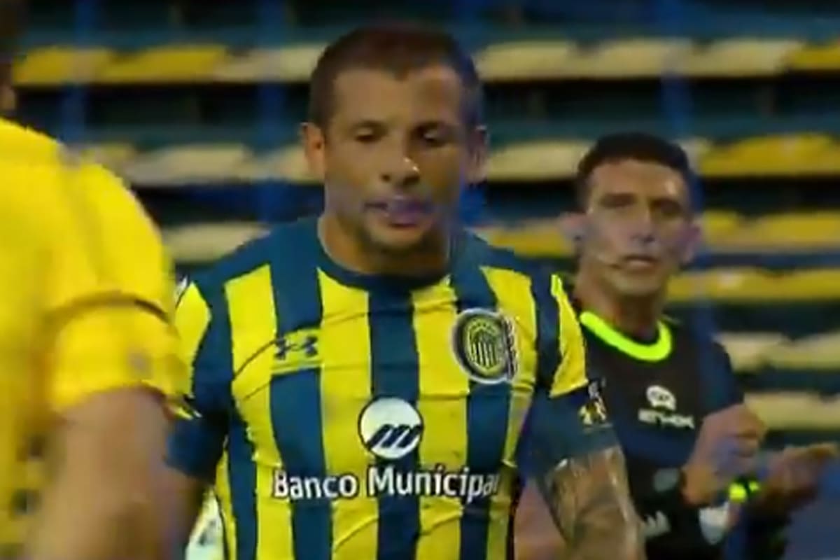 Rosario Central-Emiliano Vecchio-Andrés Merlos-20 palos verdes