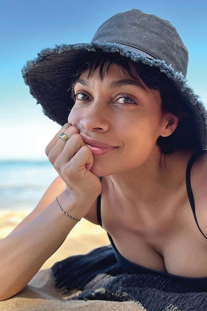 Rosario Dawson, reconocida por sus trabajos en City y Hombres de negro II, también integra el grupo de los usuarios del Oura ring.