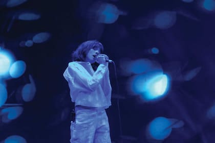 Rosario, entre pantallas de LED y mapping, en la grabación del concierto virtual con el que presentará oficialmente su disco Otro lado a finales de septiembre. Además, el 23 se presentará en Camping