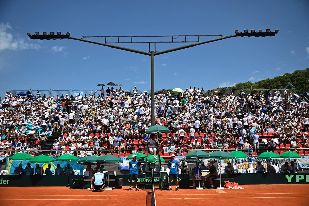 Rosario fue, por primera vez, escenario de la Copa Davis y el Jockey Club debió ser reacondicionado para que la Argentina vs. Kazajistán tuviera un marco reglamentario y de seguridad