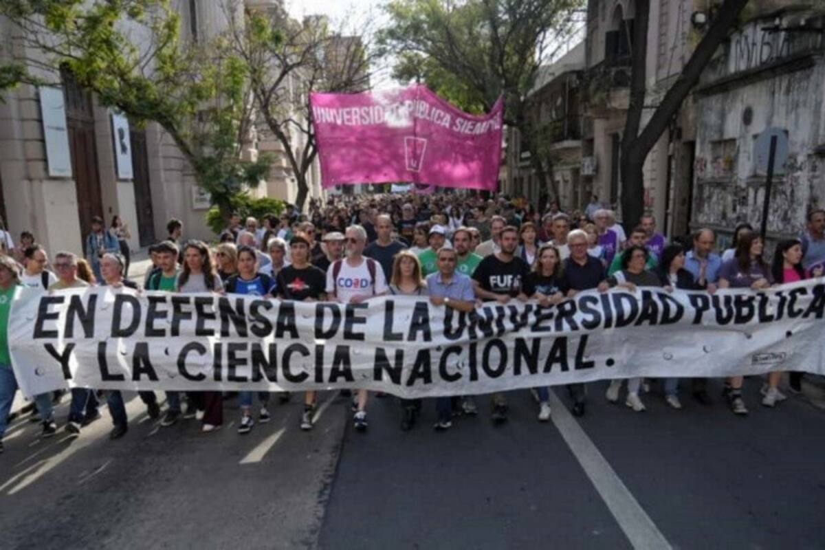 Rosario fue una de las ciudades en las que tuvo lugar una movilización en rechazo al veto de Milei vinculado al financiamiento universitario.