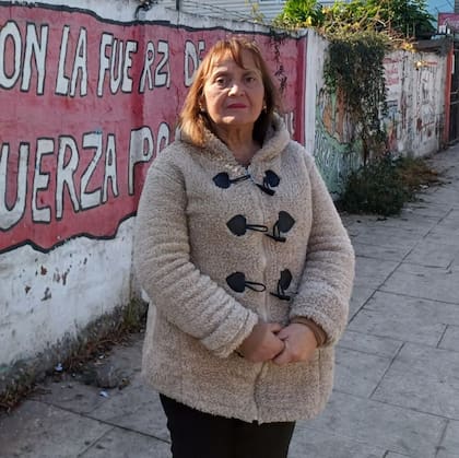 Rosario Román trabaja como asistente en una cafetería