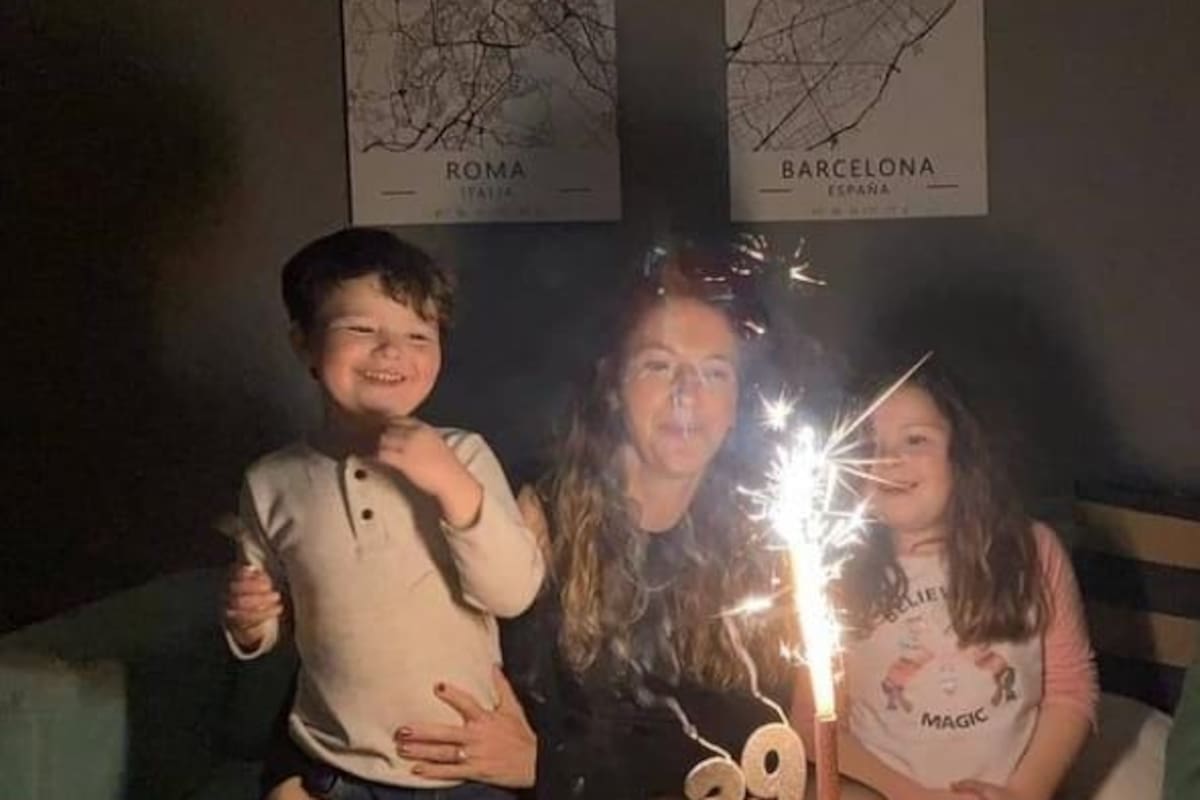 Rosario Rossi con sus dos hijos en el día de su cumpleaños: un 9 de julio