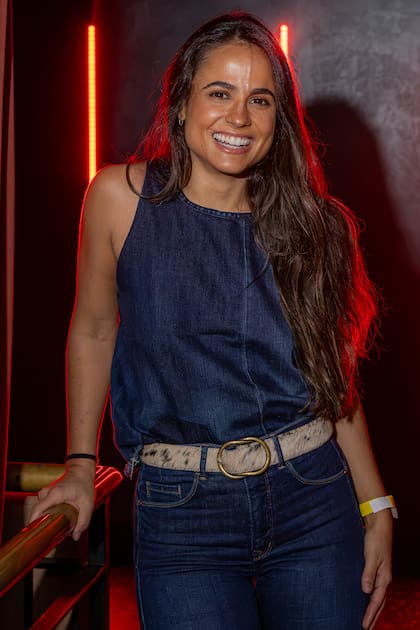 Rosario Sola -hermana del polista Facu Sola-, acertó con un look double denim