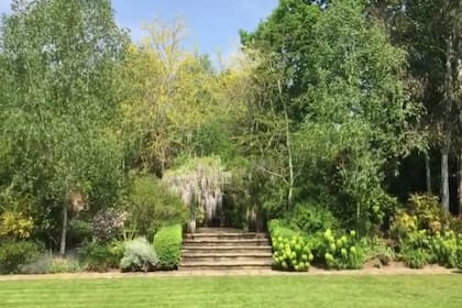Rosas, glicinas y más de setenta especies de árboles
