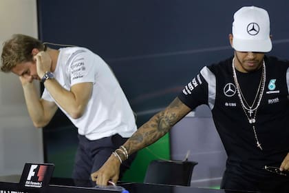 Rosberg y Hamilton, compañeros en Mercedes, no disimularon sus diferencias