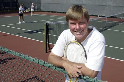 Roscoe Tanner en su academia de tenis