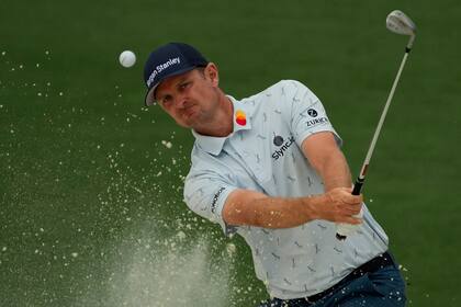 Rose empleó 65 golpes y quedó a dos del récord de la cancha; tiene cuatro de ventaja sobre sus perseguidores / AP