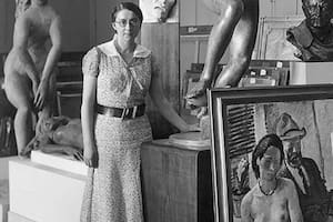 Rose Valland en su trabajo en Jeu de Paume, en 1934, el lugar donde pudo registrar minuciosamente el tráfico de obras de arte que los nazis saquearon