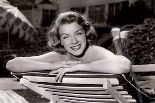 La cantante que pasó de la admiración a la locura, por un asesinato que cambió el destino de su país